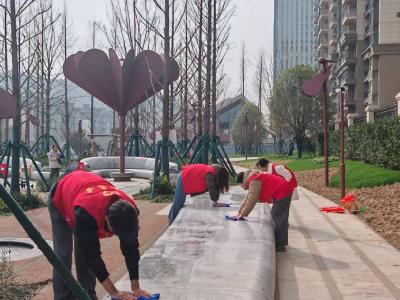 锦云社区：红马甲点亮春日暖 学雷锋守护儿童乐园