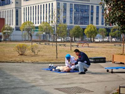 急救技能进企业 筑牢安全防护线