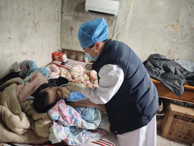 下堡坪乡卫生院：温情守护不缺位 医护上门暖人心