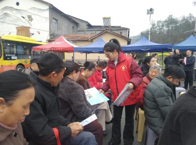 【新时代文明实践】分乡镇：普法宣传赶“村会” 法律服务暖民心