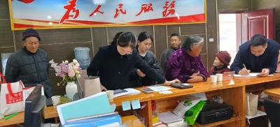 桃坪河村：便民服务暖人心 上门更换市民卡