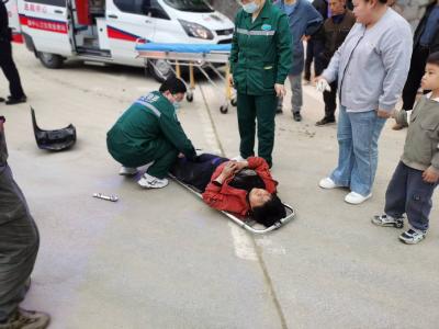 分秒必争护生命 坚守一线显担当