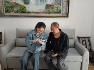 长江市场社区：认证上门办 温暖留心间