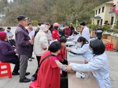 情暖丁家河 健康护民生