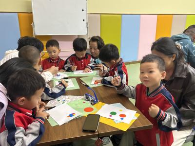 理想城悦府分园：走进图书馆 书香伴成长