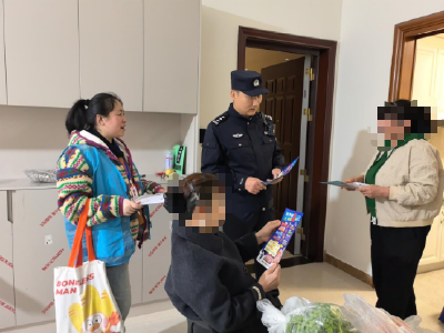 警社联动错时夜访 筑牢社区反诈防线