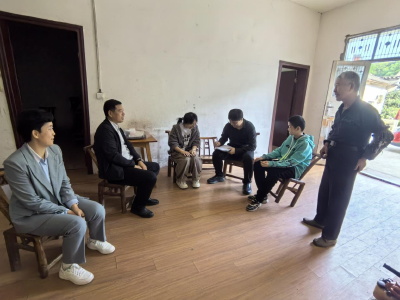 情系学子暖人心  走访慰问助成长