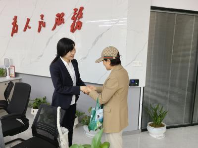 港虹社区：温情解忧暖民心 用心服务显初心