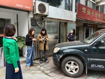 永兴社区：车辆堵门扰民心，网格协调解难题