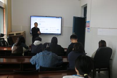 东湖初中：探索人工智能 助力减负提质