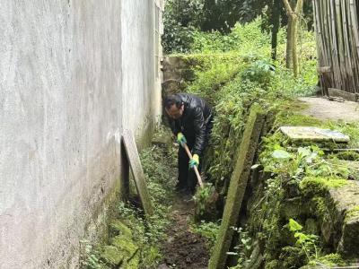 未雨绸缪备汛期 清沟疏渠保平安