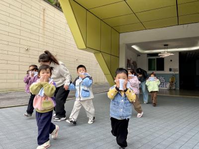 山海大观分园消防演练：师生2分零2秒安全撤离