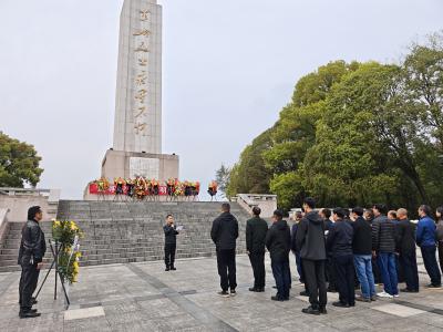 缅怀革命先烈 汲取奋进力量