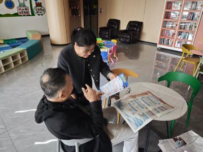 峡江社区开展老年政策咨询暨防电诈宣传活动