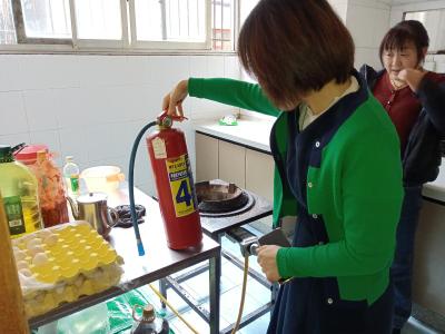 永兴社区：安全检查进商铺 隐患排查不松懈