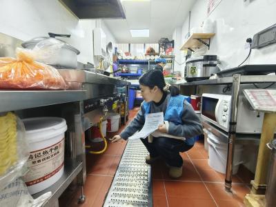 平云社区：开展九小门店安全检查 全力守护辖区安全底线