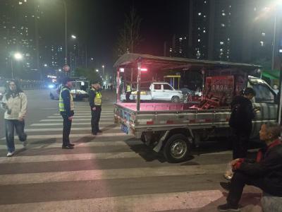 夜间一周一整治 市容管控不停歇