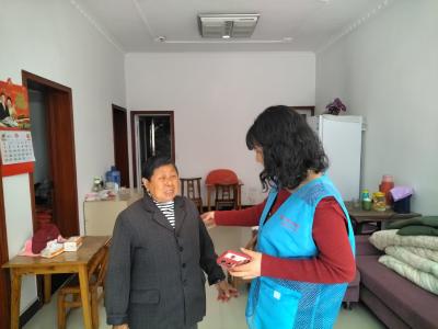 东城社区：“三访三化”解民忧 网格上门助认证