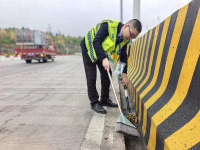 宜昌北收费站：严阵以待战暴雨 凝心聚力保畅通