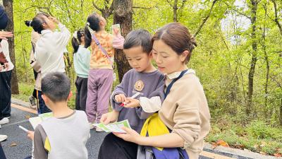 萌娃变身“环保小达人”！