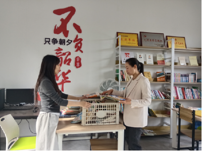 长江市场社区：图书送上门 书香暖民心