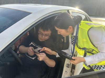 宜昌北收费站力推ETC“先收后返” 引导清明错峰出行“省时又省钱”