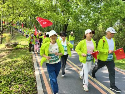 森林公园欢乐跑 定格户外精彩瞬间