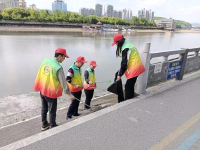 兴安社区：守护碧水家园 志愿清洁护河道