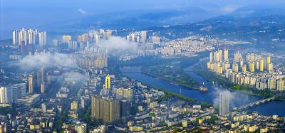 夷陵晨雾：水墨画卷添活力