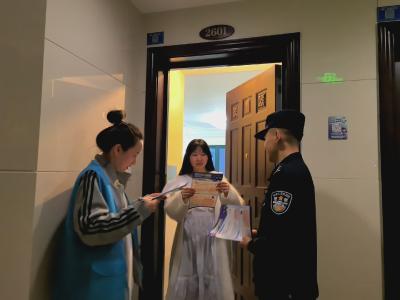 绿洲社区：警格同心夜巡防 反诈宣传零距离