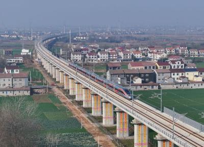 首席记者谈首季经济|春暖花开竞争艳——从湖北感知中部经济发展脉动
