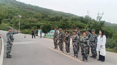 以演促练 筑牢防线——下坪村开展防汛防地灾应急演练