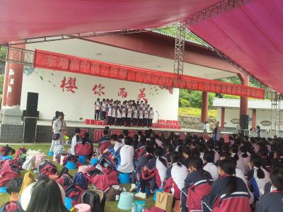 青春远足赴文仙 奋进唱响振兴歌