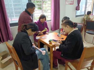 谭家榜社区：手工制艾草捶 暖心邻里相伴