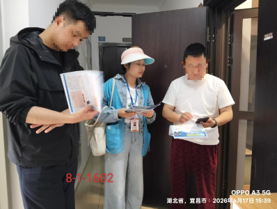 错时宣传不打烊 锦湖社区反诈进家门