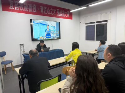 技能夜校 “充电” 忙   社保政策 “送上门”