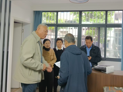 望江社区：上门慰问暖桑榆 智慧养老惠民生