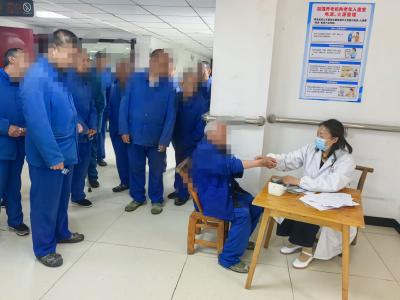 暖心义诊进福利院 健康守护夕阳红