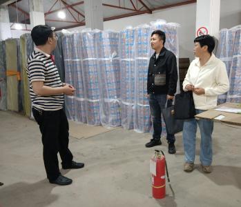 冯家湾社区：“五一”安全不“打烊”   消防检查护平安