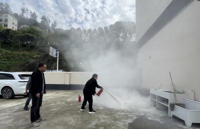消防演练筑防线 安全意识入人心
