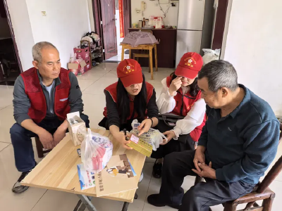 港虹社区：巧做“药签”暖人心 细教“智能”助银发
