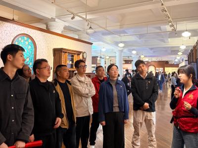 重温红色历史 汲取奋进力量