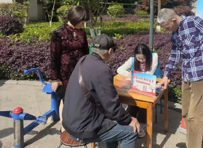 鄢家河村：“周四说事”架起服务连心桥