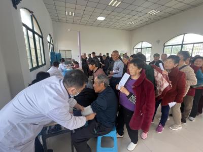 香烟寺村：免费体检进乡村 真情服务暖夕阳