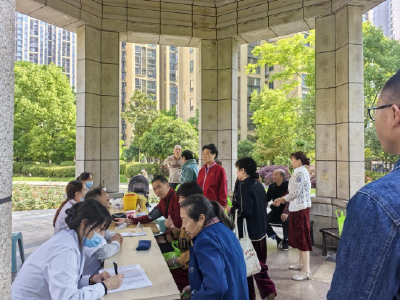 锦江社区：便民义诊进小区 暖心服务守健康