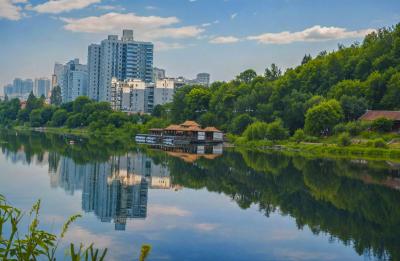 水为镜，林为画，黄柏河的春天藏在倒影里