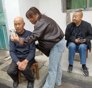 认证服务零距离  网格守护夕阳红