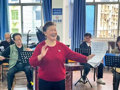 七旬义工邓衍香：二十五载坚守 用文艺点亮夷陵基层文化