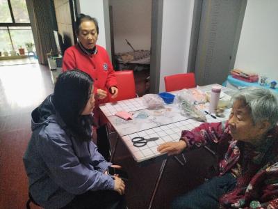 东城社区：网格走访暖夕阳，点滴关怀显温情