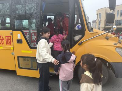 龙泉分园：筑牢校车安全防线 护航幼儿平安出行